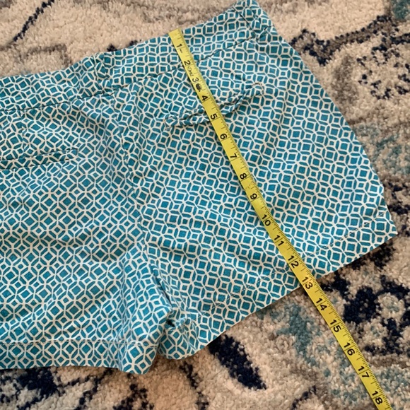Loft Size 8 geometric pattern teal and cream shorts with front and back pockets - Picture 4 of 7